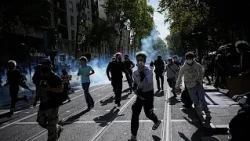 Scontri in diverse città francesi mentre gli studenti protestano contro i fondi all’istruzione
