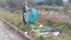 Fed up with trash on the street: El Balseo (Km. 20) resident cleans up voluntarily