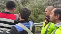 Socavón en el kilómetro 6 de la Ruta Segunda Faja de Pucón obliga a suspender el paso vehicular