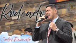 Rodeado / Carlos Navarrete