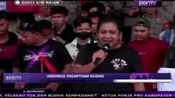 MAHASISWA DAN BURUH SALING DORONG DENGAN APARAT