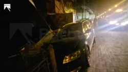 Un șofer beat s-a oprit cu mașina într-un easybox la Câmpulung Moldovenesc