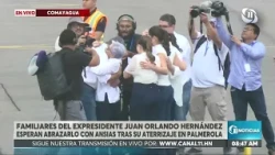 “Fue agua bendita”: el gesto de doña Elvira al reencontrarse con su hijo Juan Orlando Hernández
