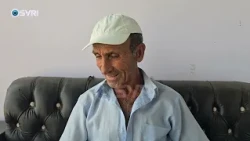 77 vjeç dhe ende në punë, ‘pensioni nuk na del’, prodhon fshesa për të mbijetuar