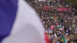 Euronews sur le terrain : des centaines de milliers de manifestants dans les rues de Paris