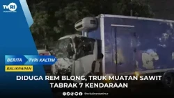 SUSPECTED BRAKE FAILURE, PALM OIL TRUCK HITS 7 VEHICLES | TVRI KALTIM #latestnews