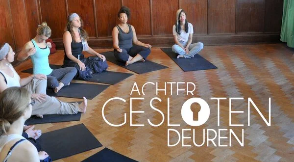 Achter gesloten deuren