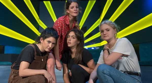 Hinds: A Solas 2016