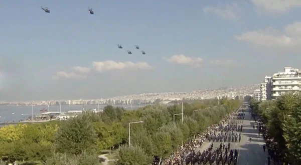 Live: Παρέλαση