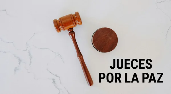 Jueces por la paz