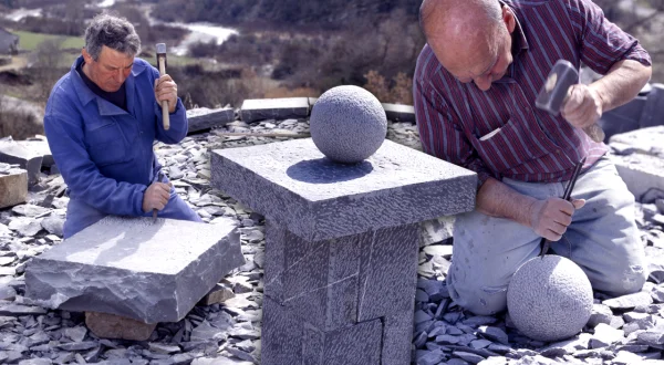 La cantería en el Pirineo. Tallado y modelado artesanal de piedras en piezas artísticas
