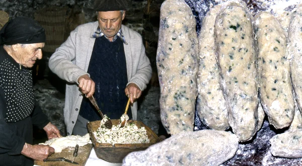 Bolas de sebo en el Pirineo. Receta de antaño y la elaboración tradicional de los pastores