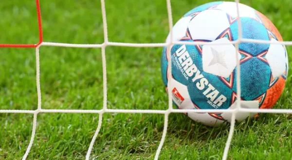 BL: Report - Hamburg - Two Clubs, One Rivalry