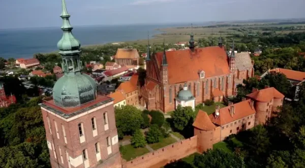 Szlakiem miejsc niezwykłych: pomniki historii