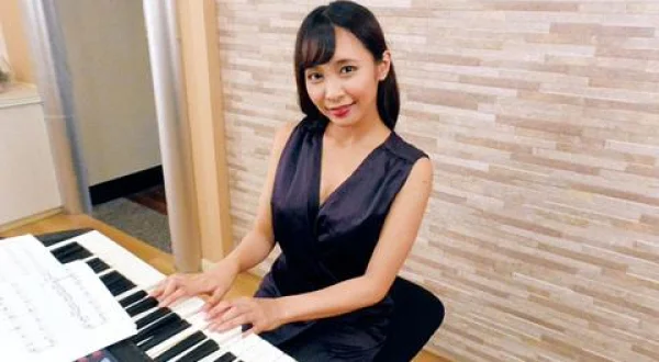 禁断欲情秘話～おっぱいが当たってしまう音楽教室～