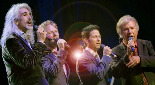 Bill Gaither - Glorious Church