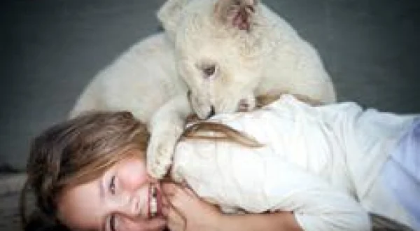 Mia et le lion blanc