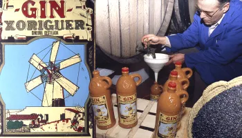 Ginebra artesanal. Receta del siglo XVIII para el destilado tradicional de 900 litros