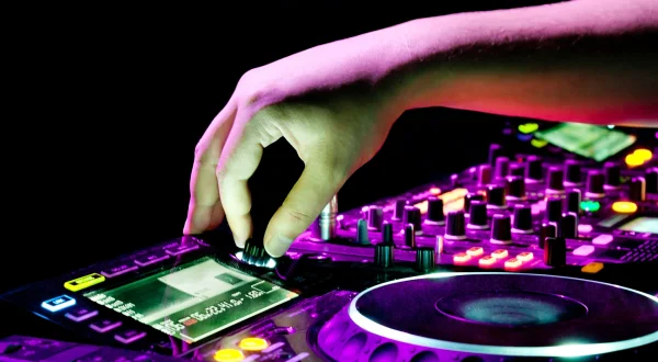 Seth Troxler: Time Warp
