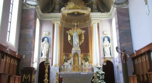 Mit Gottes Hilfe - Ausverkauf im Kloster