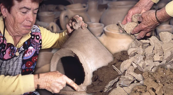 Piezas únicas de cerámica aborigen creadas por Fefita, experta alfarera con 30 años de experiencia