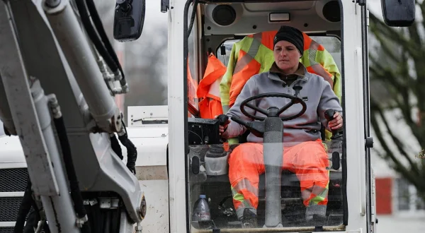 Unorthodox Careers - Germany's Coolest Construction Workers