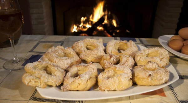 Postres con sabor tradicional: flan de café, culecas, rosquillas y almendras garrapiñadas