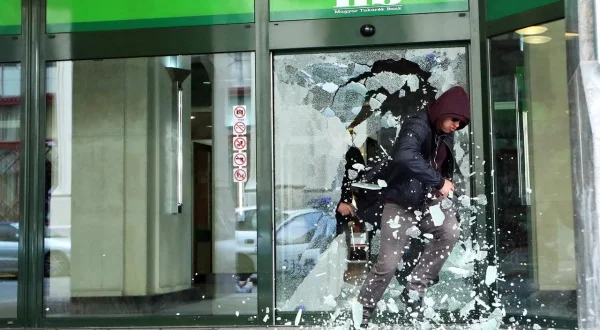 The Whiskey Bandit – Allein Gegen Das Gesetz