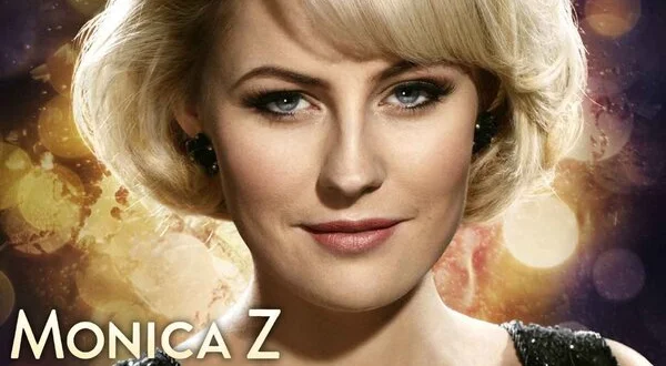 Monica Z - ett lingonris i ett cocktailglas
