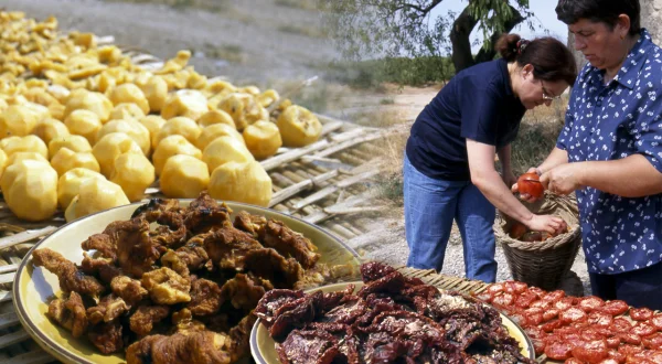 Tomates secos y orejones de melocotón. Deshidratación y conservación tradicional