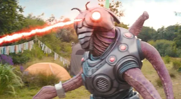 Girl Troop vs Aliens