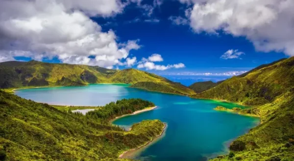 Archipel des Açores, le vert et le noir