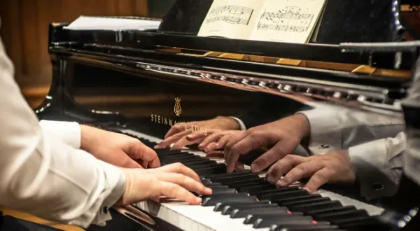 Werke für Cello und Klavier: Debussy, Brahms u.a