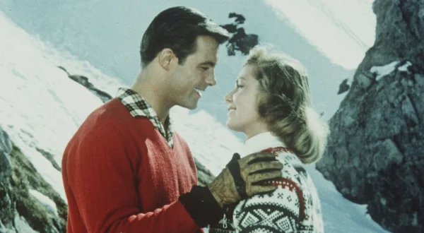 Zwölf Mädchen und ein Mann