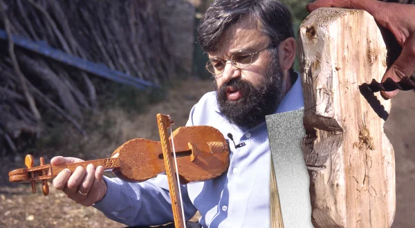 El rabel. Pelos de caballo, madera y hojalata para fabricar este instrumento musical pastoril