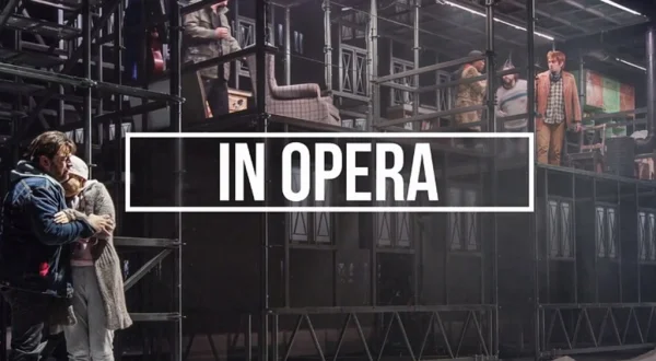 Tras el escenario en el Teatro Regio