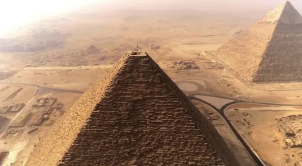 Pyramides les mystères révélés