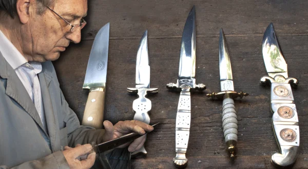 Cuchillos artesanales. Fabricación manual de un cuchillo cabritero con su mango
