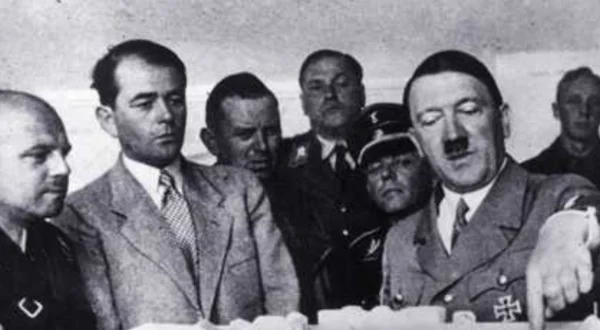 Adolf Hitler: Afkodning af en diktator
