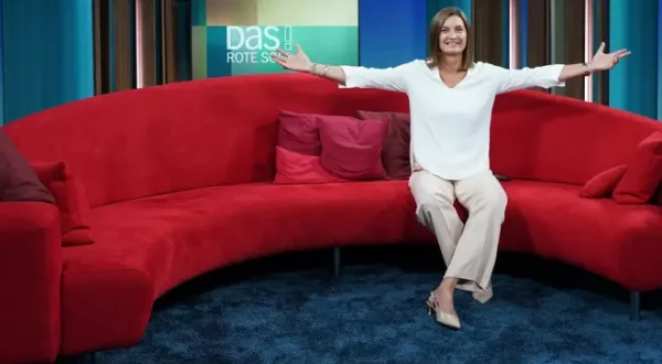 DAS! Rote Sofa