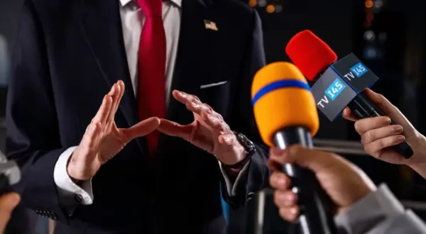 Ca Se Debate Politique