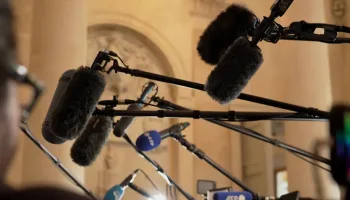 Crise politique, mouvements sociaux : au coeur dune France bloquée