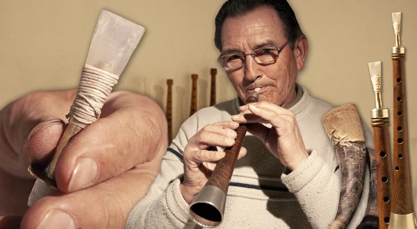 Lengüeta de una dulzaina elaborada manualmente con cuerno de toro. Así suena este elemento musical "eterno"