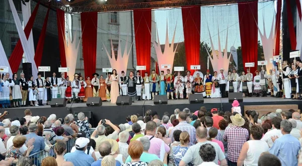 Festivalul Internaţional de Folclor "Cântecele Munţilor"