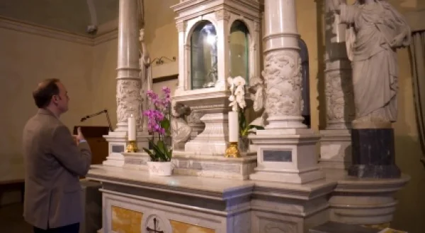 Explora con el cazador de milagros | Paray-Le-Monial