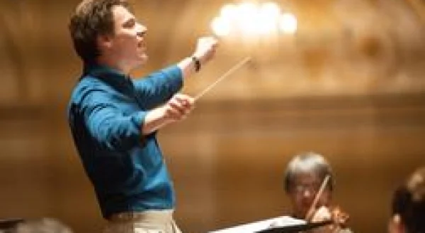 Klaus Mäkela dirige le Concert de Noël au Concertgebouw d'Amsterdam