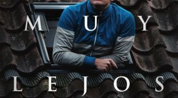 Muy lejos