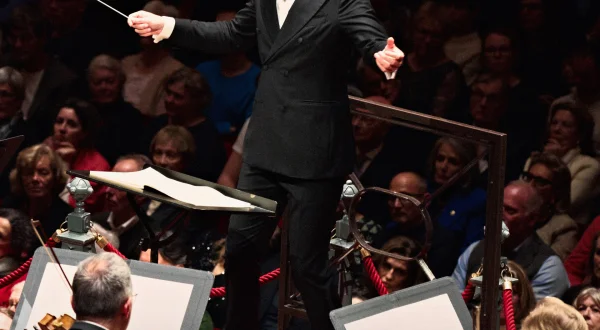 Klaus Mäkela Conducts the Christmas Concert at the Concertgebouw in Amsterdam