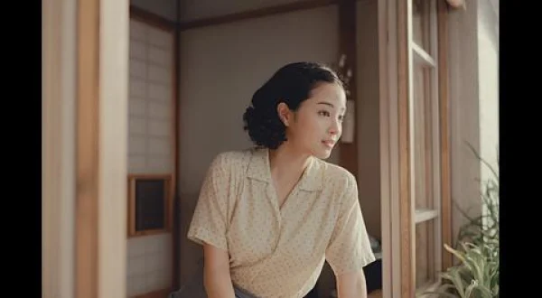 遠い山なみの光