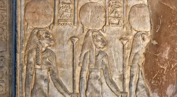 Auf Schienen durch das alte Ägypten